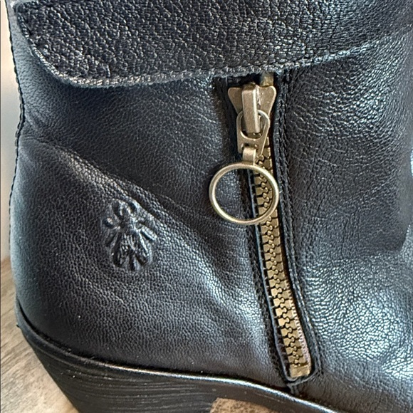 Fly London | Black Leather Ankle Boots - 38/7.5 - Picture 2 of 6